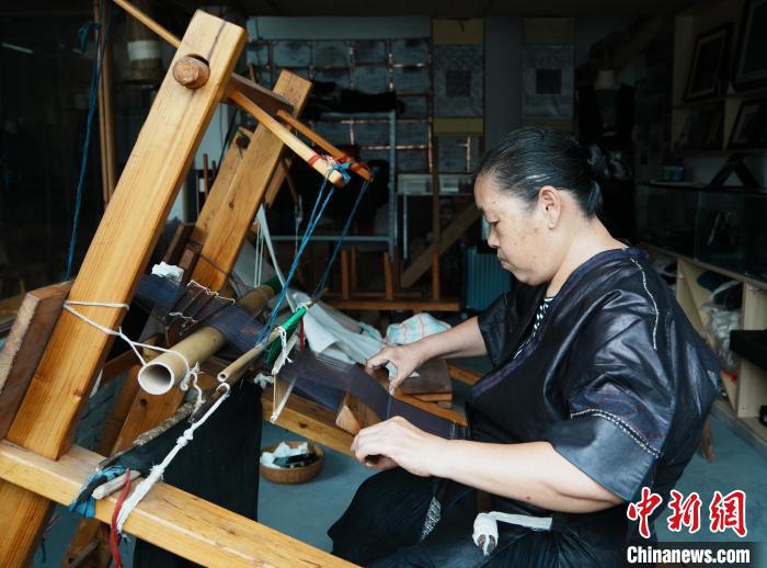 世界で唯一の金屬刺繍「苗族錫繍」を訪ねて　貴州省