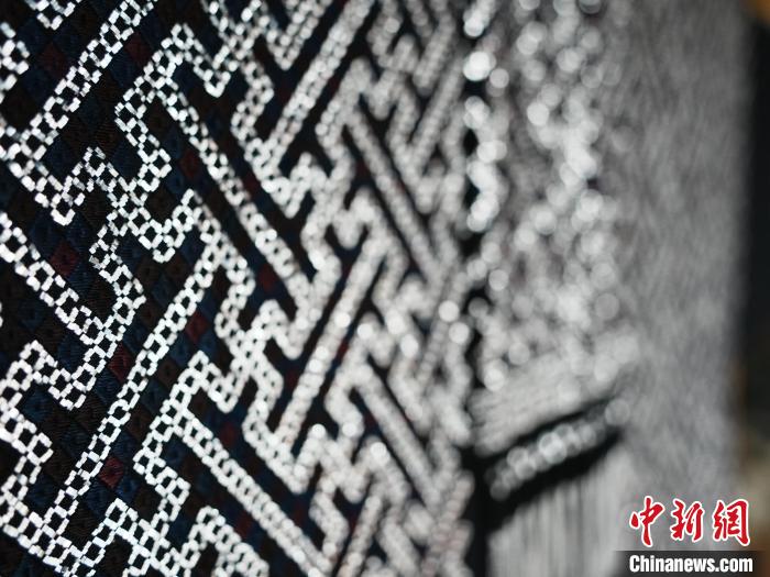 世界で唯一の金屬刺繍「苗族錫繍」を訪ねて　貴州省