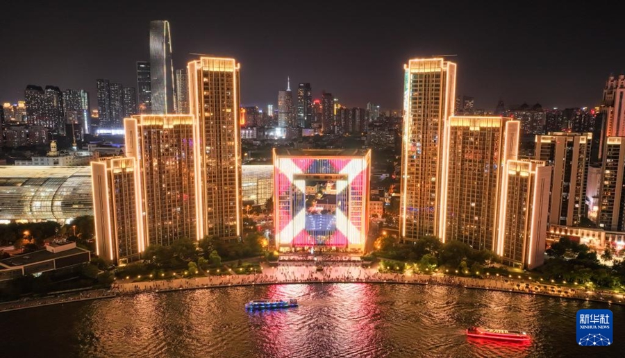 ダボス會議を盛り上げる光とあふれる色彩　天津市