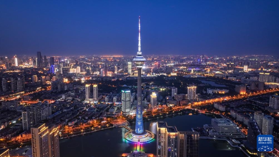 ダボス會議を盛り上げる光とあふれる色彩　天津市