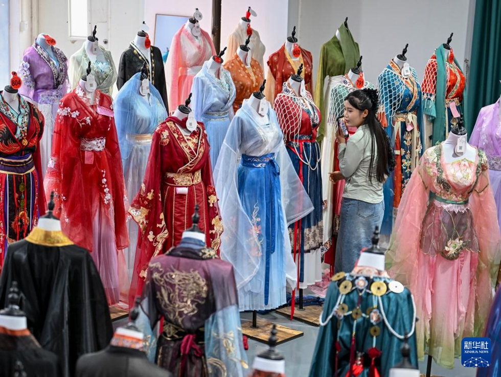 小さな町が築き上げた100億元規(guī)模の漢服産業(yè)