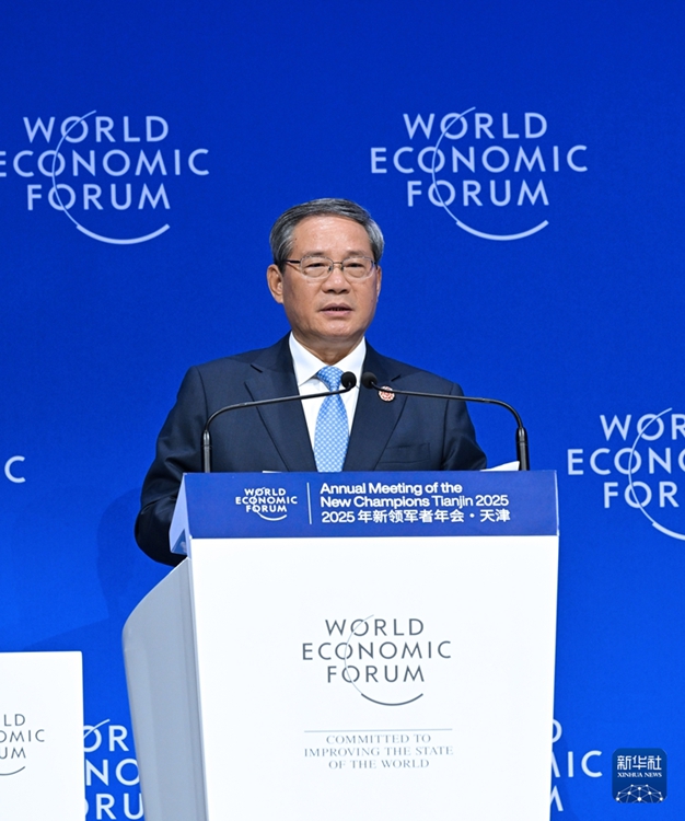 25日午前、天津市で開催された第16回夏季ダボス會議の開幕式に出席し、スピーチを行う李強総理（撮影?饒愛民）