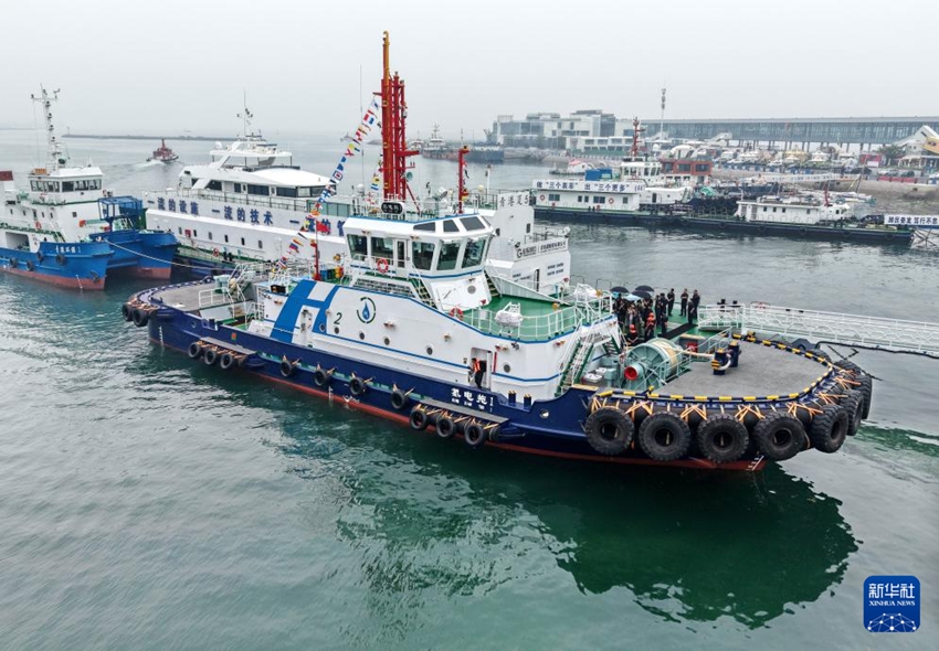 中國(guó)初の水素?電動(dòng)タグボートが青島港に配備　 複數(shù)の技術(shù)的空白を埋める