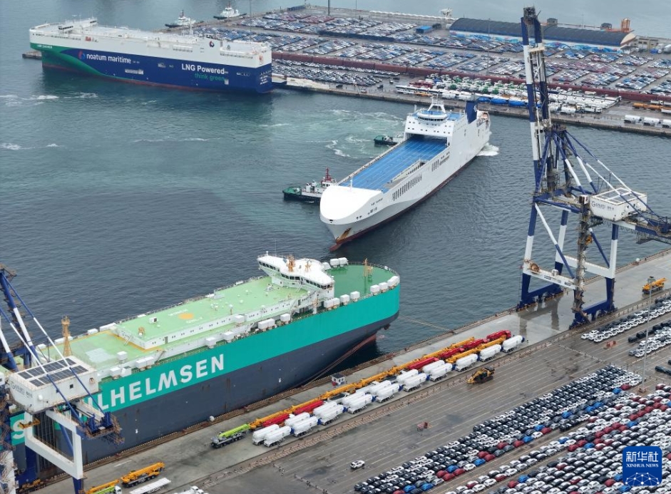 自動(dòng)車輸出で活況呈する煙臺(tái)港　山東省煙臺(tái)