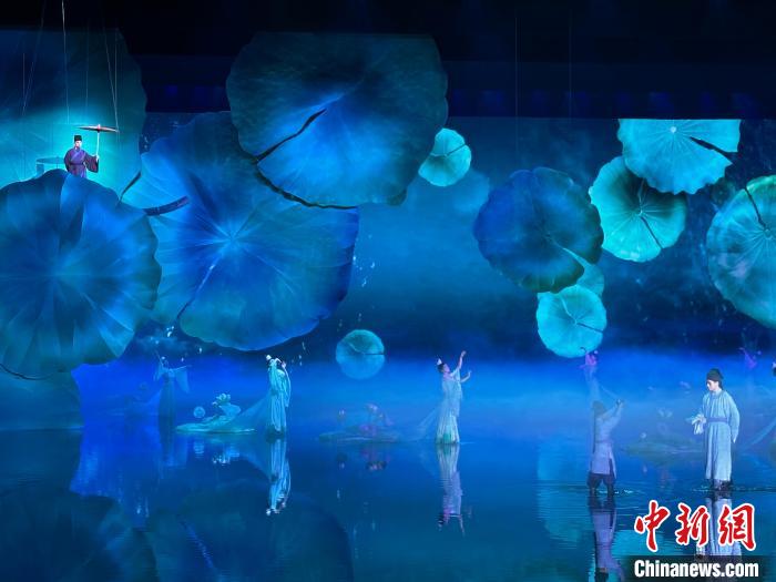 舞臺(tái)劇「月映武夷」（撮影?張麗君）。