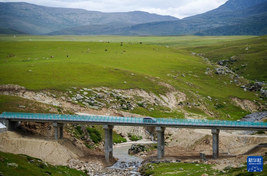 阿禾公路が開通　新疆