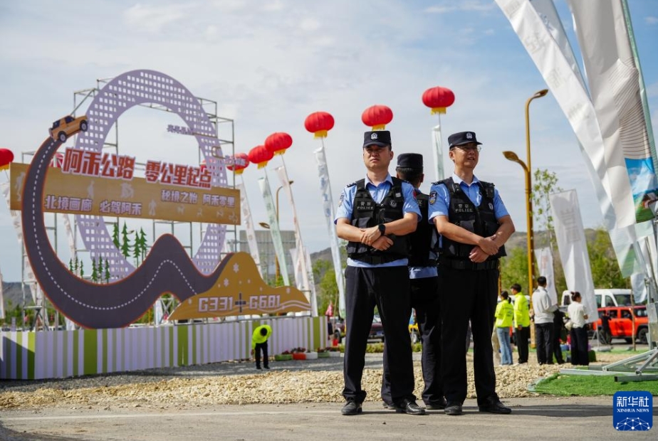 阿禾公路が開通　新疆