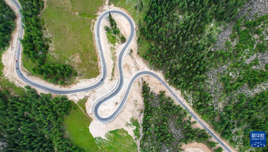 阿禾公路が開通　新疆