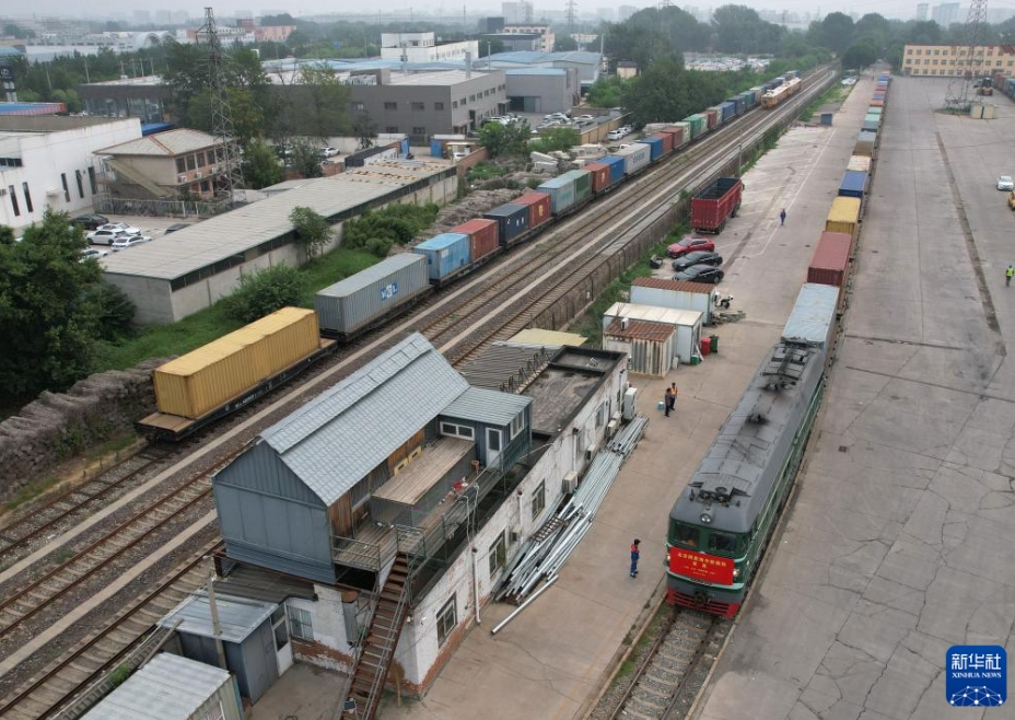 初のカスピ海を橫斷する國(guó)際定期貨物列車(chē)「中歐班列」が北京を出発
