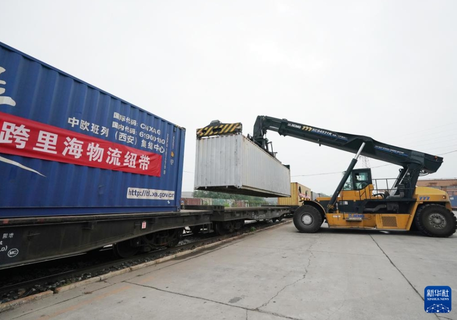 初のカスピ海を橫斷する國(guó)際定期貨物列車「中歐班列」が北京を出発