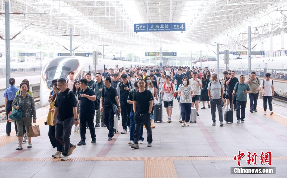 中國(guó)全土で夏休みの帰省?旅行に伴う鉄道輸送體制スタート