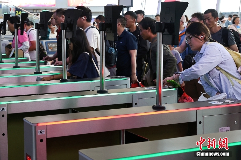 中國全土で夏休みの帰省?旅行に伴う鉄道輸送體制スタート