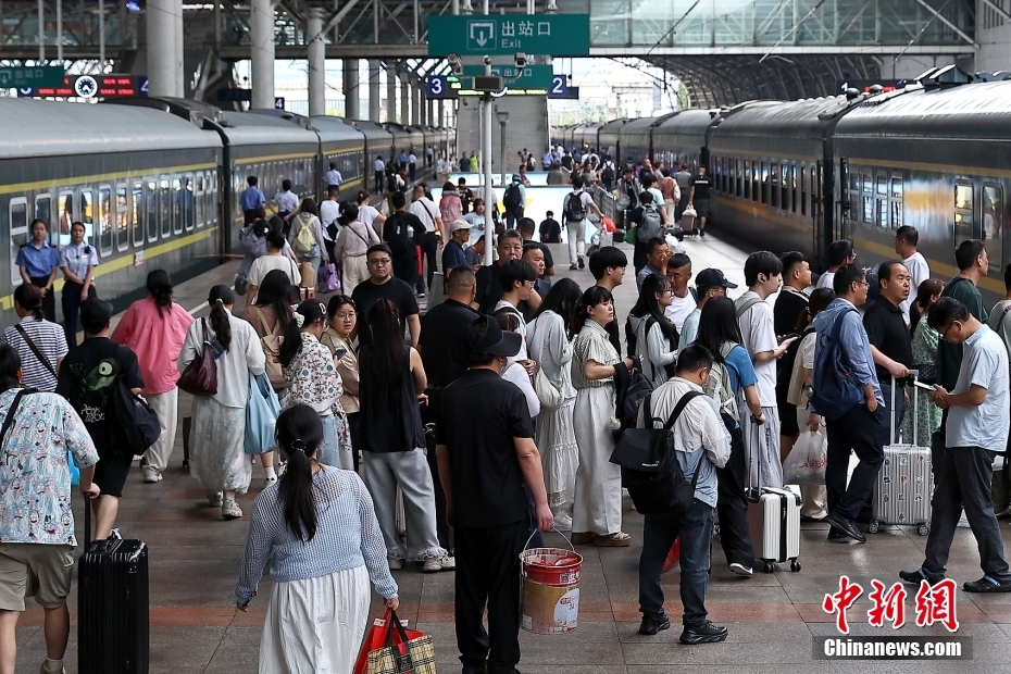 中國全土で夏休みの帰省?旅行に伴う鉄道輸送體制スタート