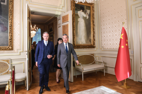 ベルギーのドゥ=ウェーヴェル首相が王毅氏と會(huì)談