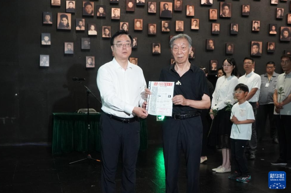 南京大虐殺被害者の消燈追悼式　江蘇省南京