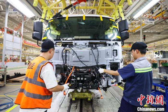 生産に追われる新エネルギー車メーカー　貴州省貴安新區(qū)