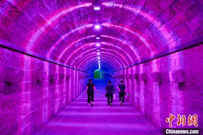 高溫が続く重慶市で、防空壕40ヶ所の「納涼スポット」を無料開放