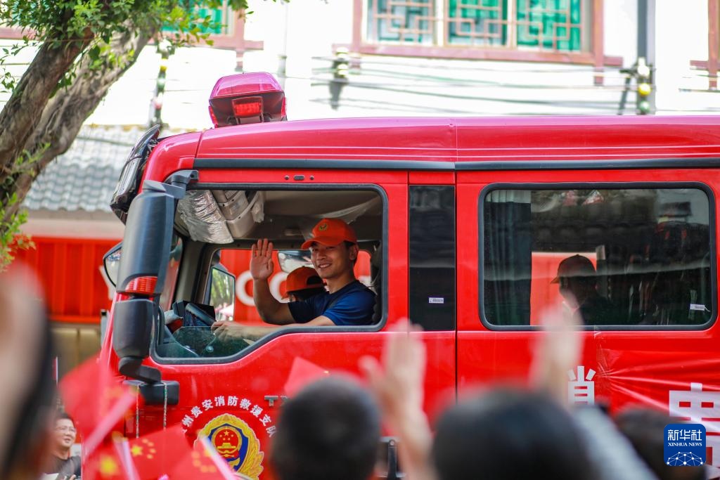 洪水で深刻な浸水被害受けた貴州省榕江県から救援チームが続々と帰途に