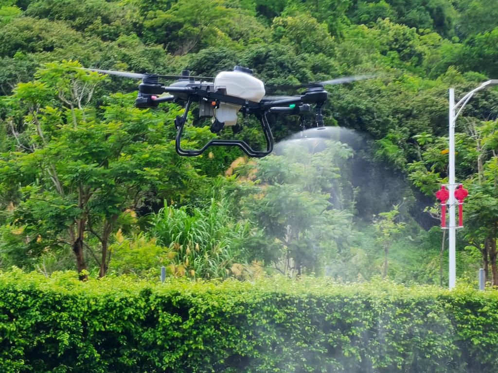 農(nóng)業(yè)用ドローン「Q100」のデモ飛行。撮影?宋晨