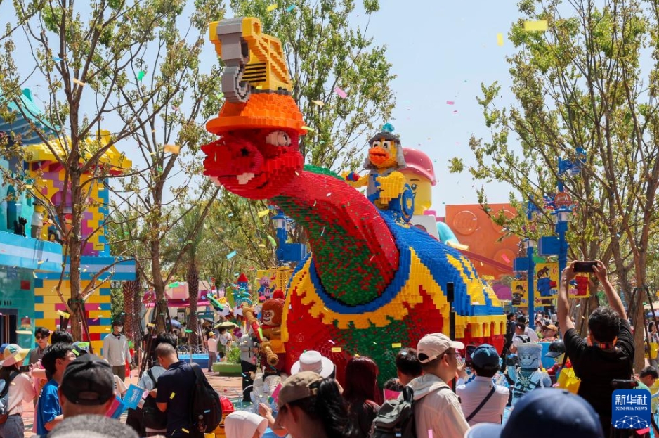 上海レゴランドリゾートに展示されているレゴブロックで作られたアニメキャラクターの模型（7月5日撮影?王翔）。