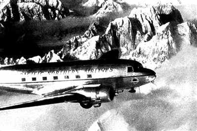 民族解放と世界平和のために――抗日戦爭勝利80周年記念テーマ展が開幕