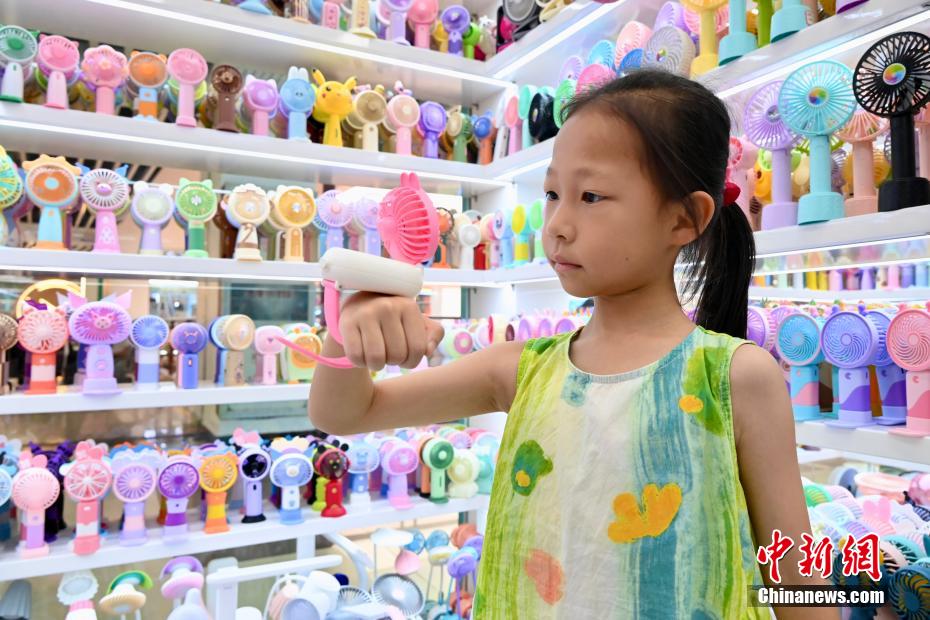 「クール?エコノミー」関連商品の人気が継続中　浙江省義烏