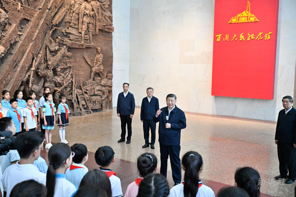 習(xí)近平総書記が山西省陽(yáng)泉市で抗日戦爭(zhēng)烈士に獻(xiàn)花、百団大戦記念館を見(jiàn)學(xué)