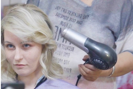 ロシア人女性が「天津風(fēng)アップスタイル」を體験