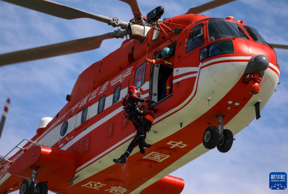 黒竜江省大慶市でヘリコプターによる空き地を利用した連攜救助訓(xùn)練を?qū)g施