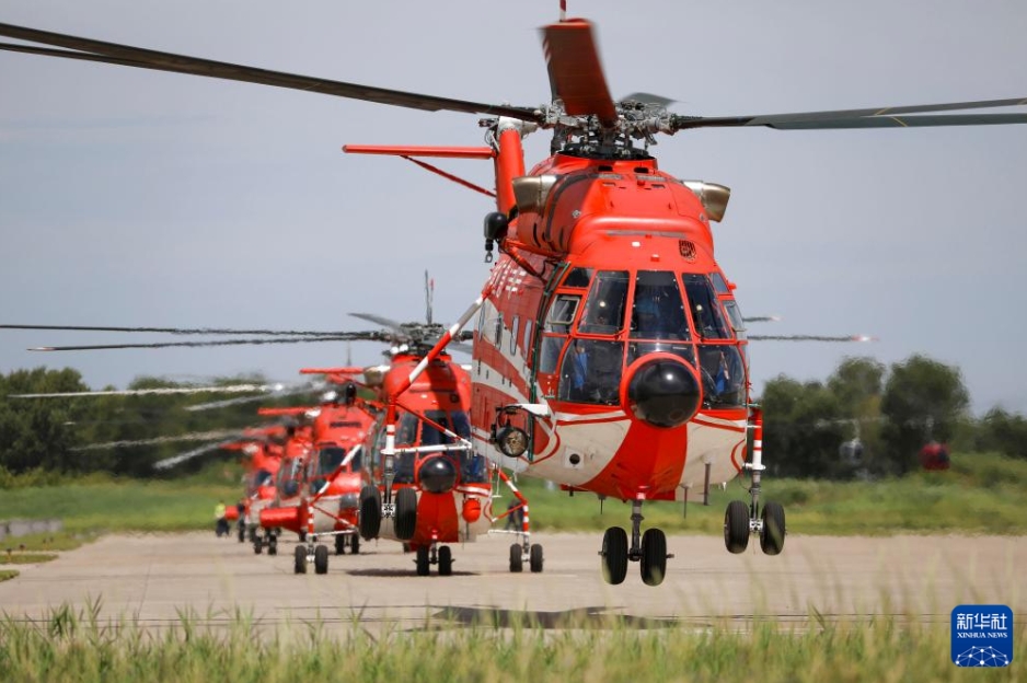 黒竜江省大慶市でヘリコプターによる空き地を利用した連攜救助訓(xùn)練を?qū)g施