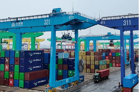 【音聲ニュース】 スマート技術(shù)で世界とつながる天津港、現(xiàn)代化港灣の新たなモデルに