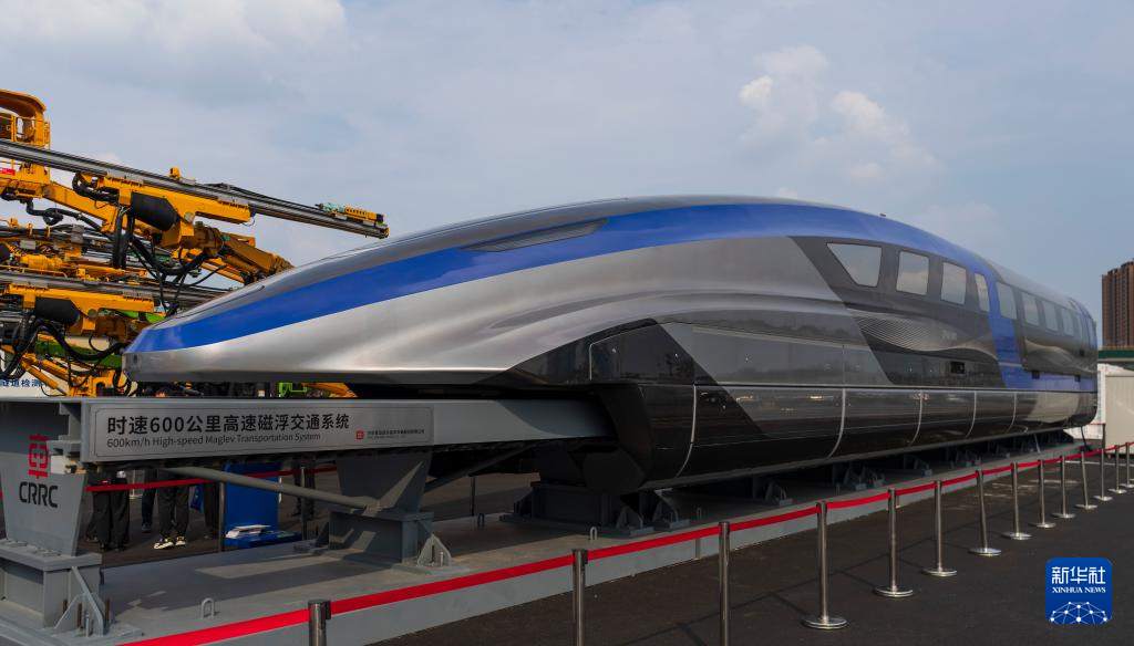 7月9日に中國(guó)國(guó)家鉄道試験センター展示エリアで撮影された速度600km/hで走る高速リニア交通システム。（撮影?才揚(yáng)）
