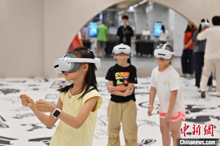 広州図書館未來閲読館がオープン　広東省