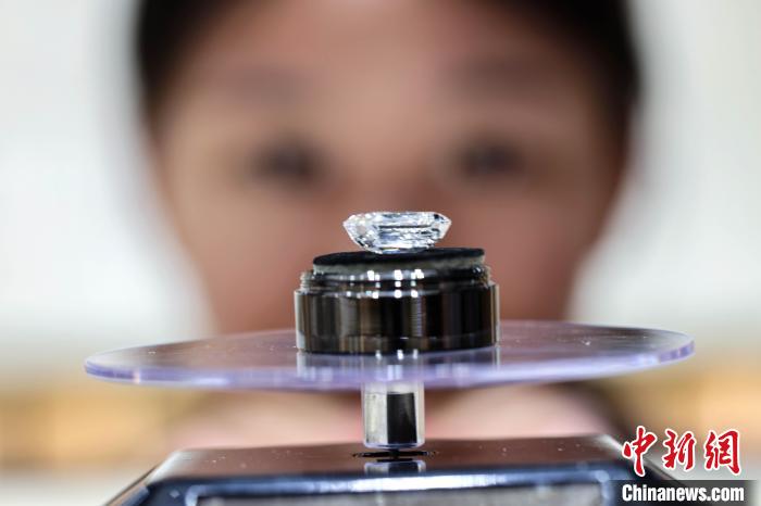 人工ダイヤ企業(yè)が集まる「ダイヤモンドの都」を訪ねて　河南省柘城