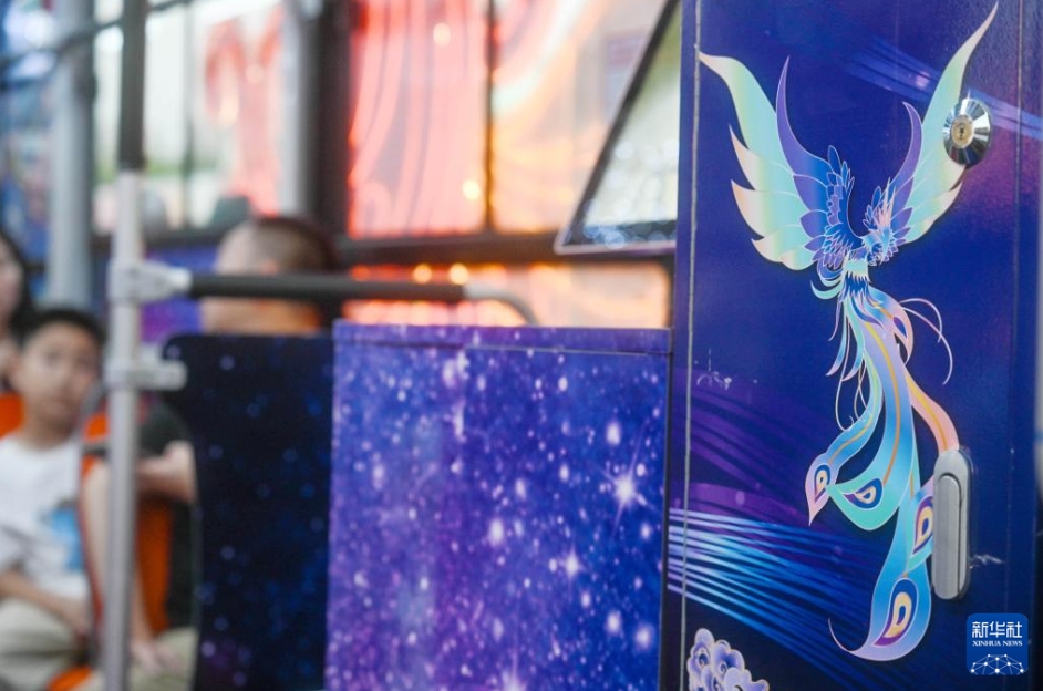 ナイトタイムエコノミーに活力を注ぐ「炫彩バス」の運(yùn)行スタート　寧夏?銀川