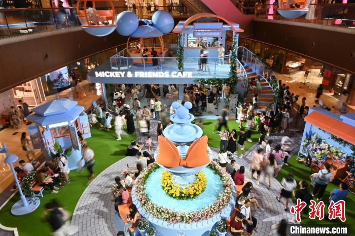 広州の商業(yè)施設(shè)にディズニーのインスタレーション登場、買い物客に人気　広東省