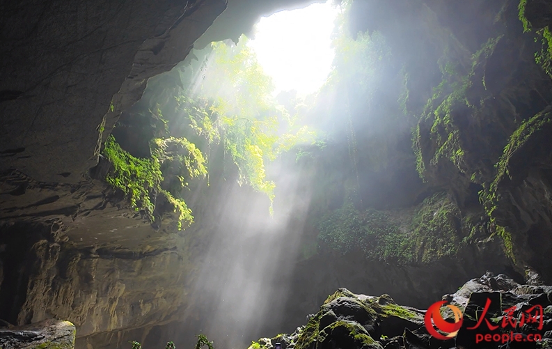 金鐘山景勝地にある「天窓」。（撮影?雷琦竣）