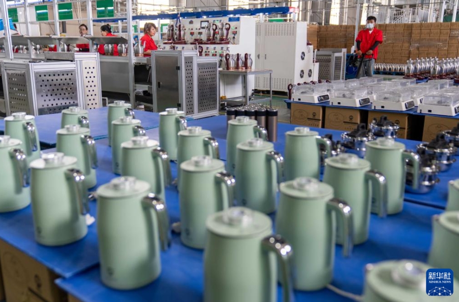 高地向け調(diào)理器具が住民の幸福感アップに貢獻(xiàn)　西蔵