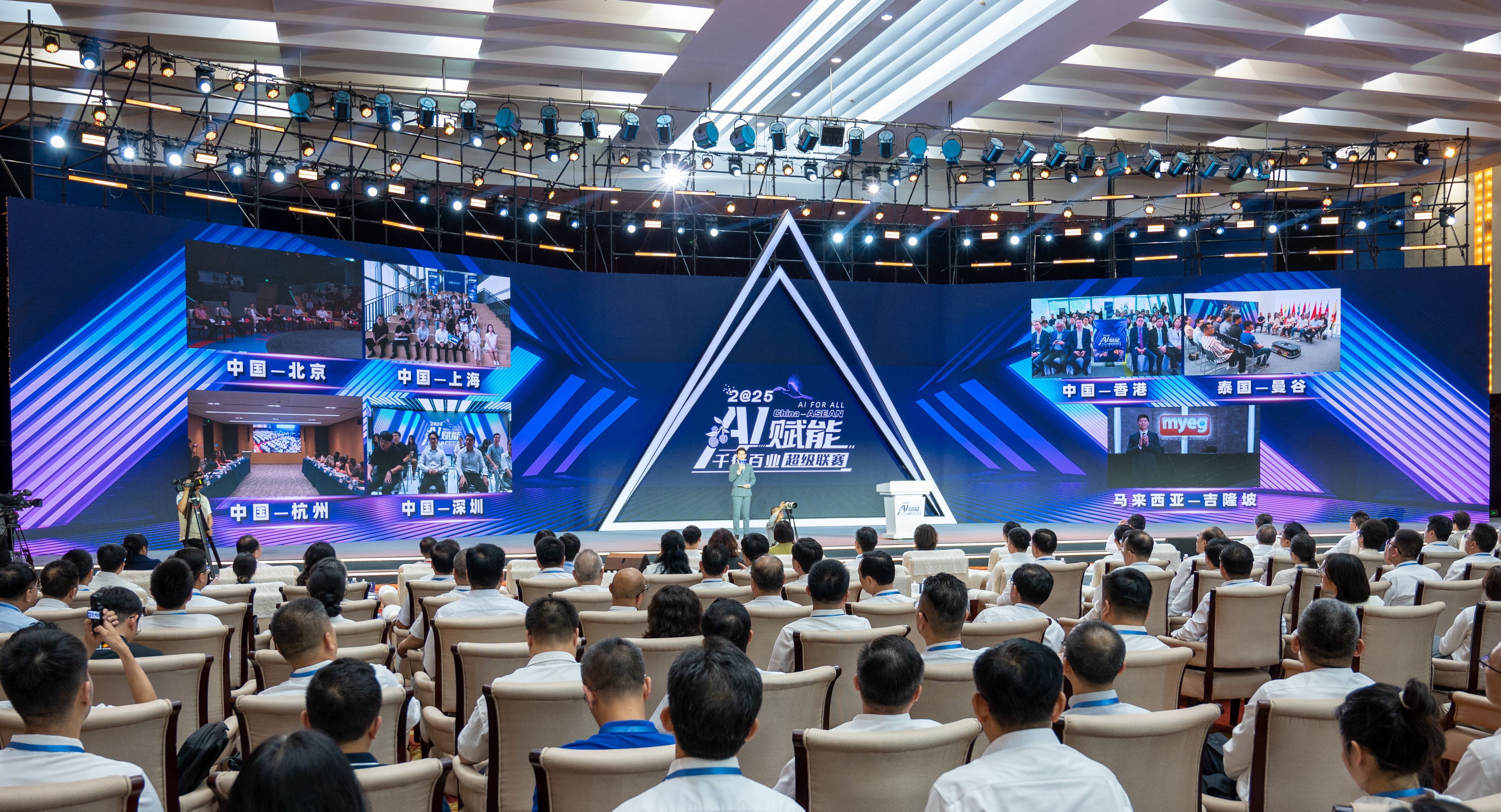 オープニングセレモニー（撮影·厳立政）。