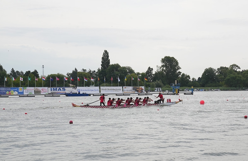 広西のドラゴンボートチームが初めて世界チャンピオンに！