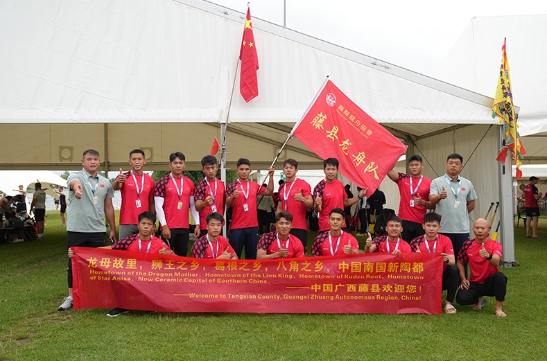 広西のドラゴンボートチームが初めて世界チャンピオンに！