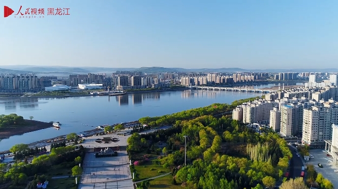 涼しい牡丹江で夏を満?jiǎn)摔筏瑜?/></a>
    <span id=