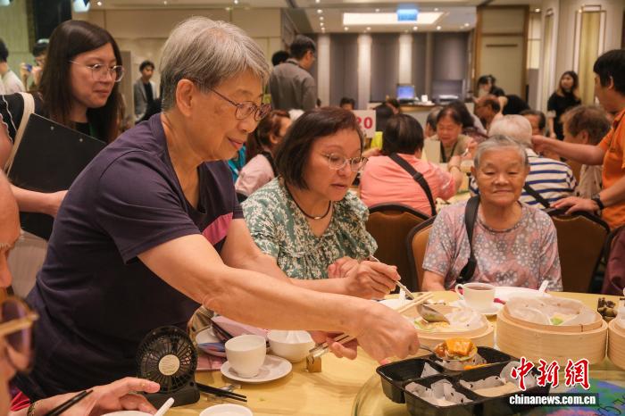 「やわらか食」の普及めざし香港特區(qū)の「マキシム」がイベント