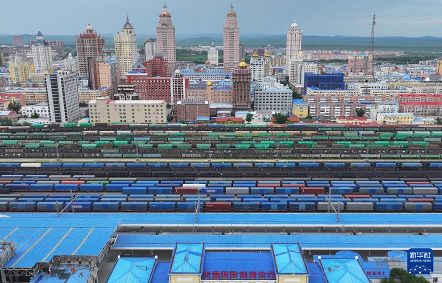 「中歐班列」東ルート、上半期の出入國(guó)列車が2500本に迫る