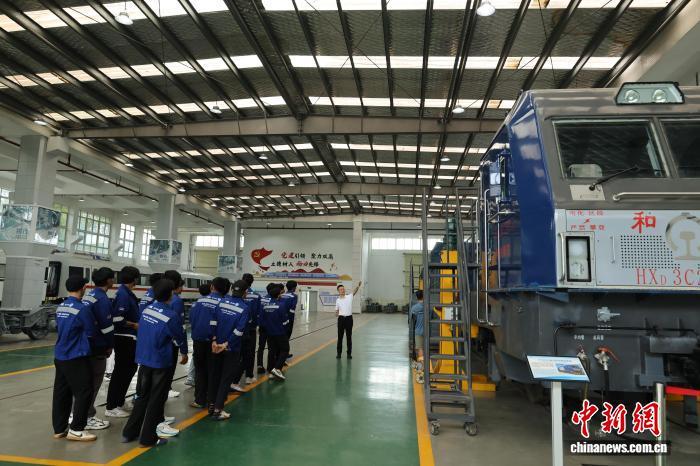 夏休みも勉強(qiáng)に勵(lì)むマレーシア東海岸鉄道プロジェクト研修生　広西