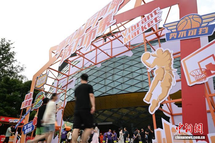 「浙BA」バスケブームで関連商品市場(chǎng)を牽引　浙江省杭州