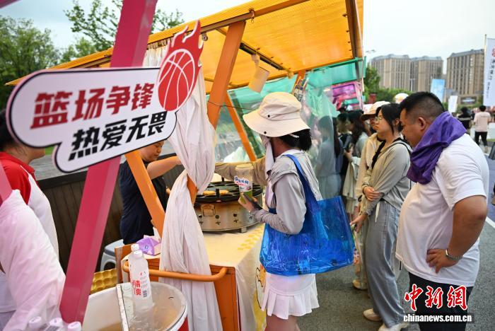 「浙BA」バスケブームで関連商品市場(chǎng)を牽引　浙江省杭州