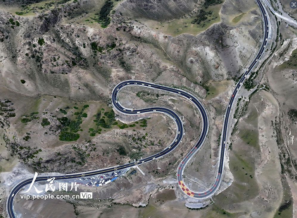 獨(dú)庫(kù)公路の壯大で美しい景色　新疆