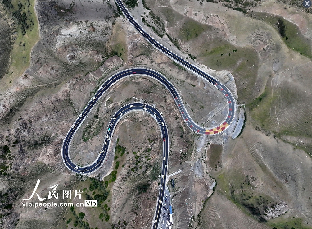 獨庫公路の壯大で美しい景色　新疆