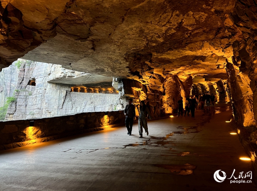 斷崖絶壁に村人たちが切り開いた「伝説の道」　今では人気観光スポットに